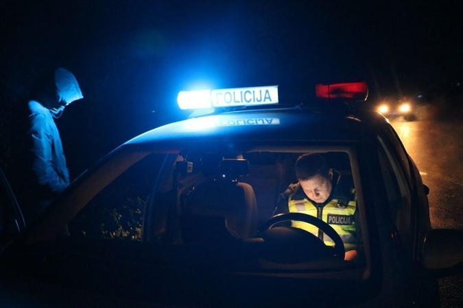 Jonavos rajone – nelaimė: pagyvenęs vairuotojas automobiliu mirtinai partrenkė pėsčiąjį