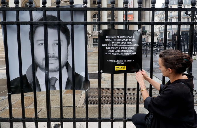 EŽTT smerkia Turkiją dėl „Amnesty International“ aktyvisto „neteisėto“ arešto