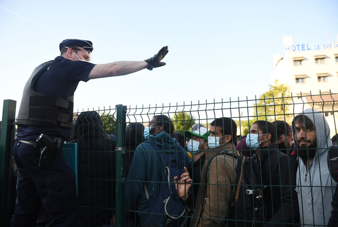 Nuo sausio Lamanšo sąsiaurį kirto daugiau kaip 10 tūkst. nelegalių migrantų