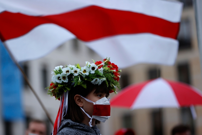 Meno darbų aukcionas Baltarusijos politiniams kaliniams paremti toliau vyks internetu