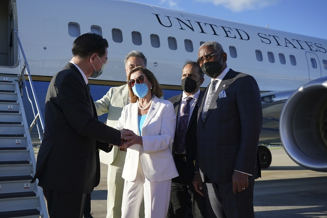 N. Pelosi išskrido iš Taivano