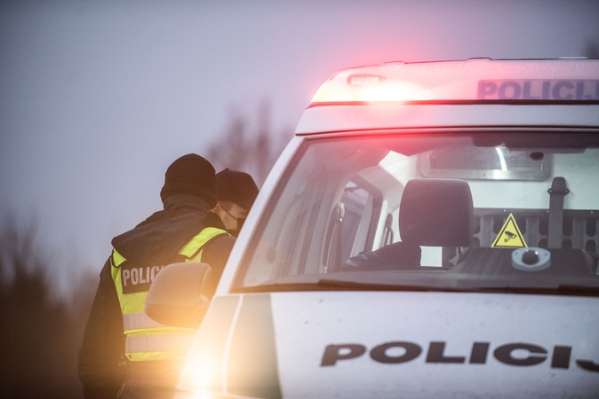 Lazdijų rajone nuo kelio nuvažiavo autobusas su keleiviais: yra sužalotų žmonių