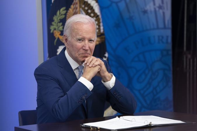 J. Bidenas su Meksikos prezidentu aptars migraciją ir saugumą