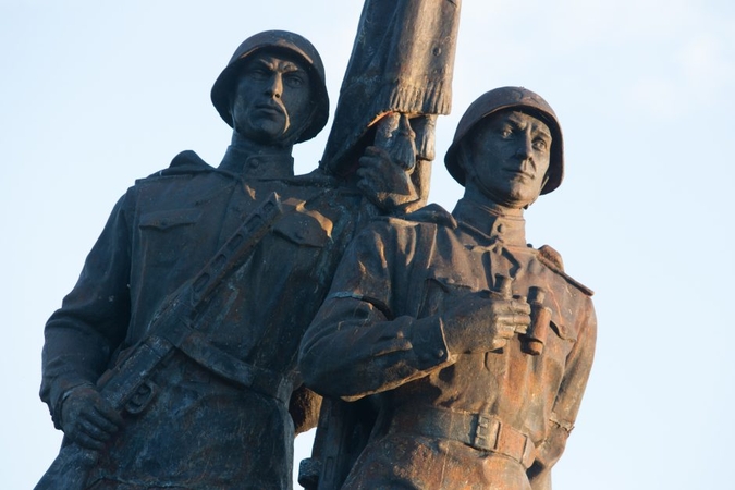 Parengtos rekomendacijos savivaldybėms dėl sovietinių paminklų nukėlimo