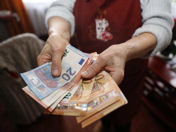 Sukčių klasika: pasakę, kad artimas asmuo avarijoje, iš senolės išviliojo 3 tūkst. eurų