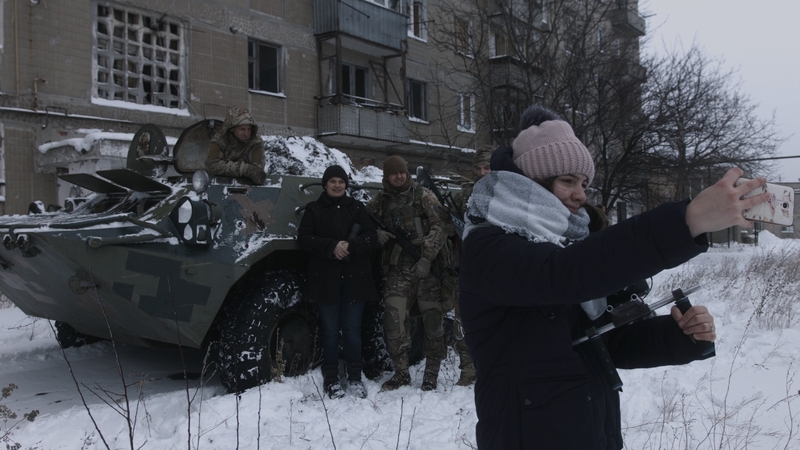 Filmo „Mėlyna kaip apelsinas žemė“ herojė: karo žmonės gyvena siurrealistinėje tikrovėje