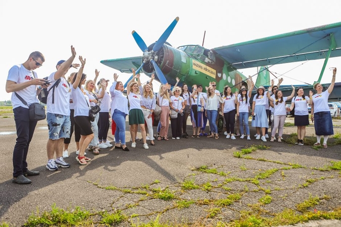 Simboliška: kaip ir pridera sąskrydžiui, šiųmetis SDG įmonių grupės darbuotojų susibūrimas vyko aerodrome.