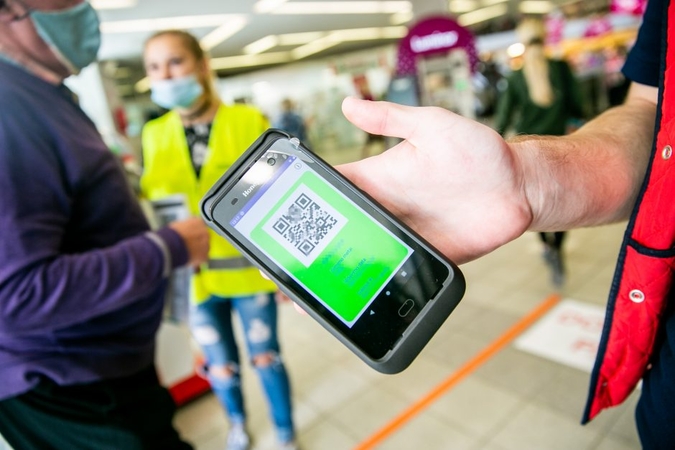 Nelikus galimybių paso, neliks ir tikrintojų: šimtai žmonių gali tapti bedarbiais