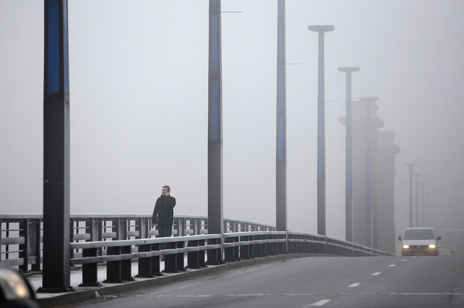 Eismo sąlygas šalies keliuose sunkina rūkas
