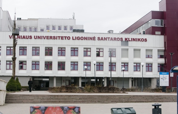 Dėl COVID-19 protrūkio Santaros klinikos stabdo pacientų lankymą dviejuose skyriuose
