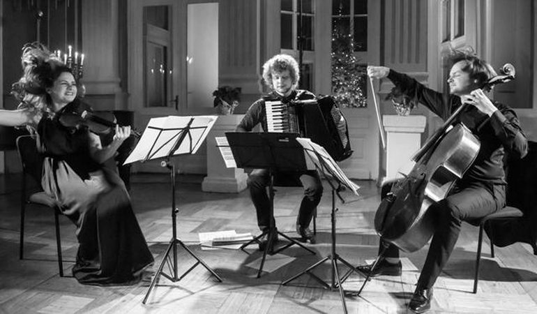 Trio: smuikininkė D. Dėdinskaitė, akordeonininkas T. Motiečius ir violončelininkas G. Pyšniakas festivalyje „Salve Musica“ atliks A. Piazzollos kūrinius.