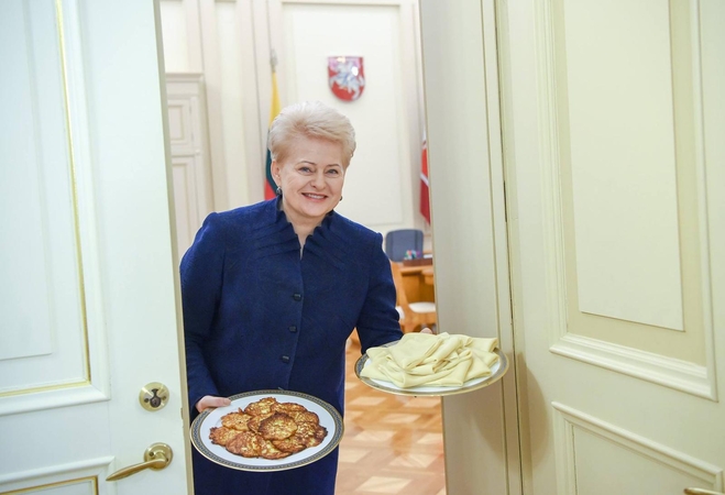 Prezidentė palepino pačios keptais blynais