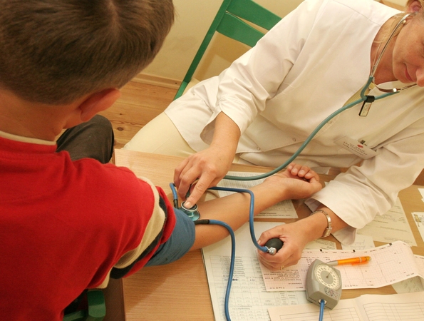 Ministerija ragina medikus pereiti vien prie elektroninių receptų