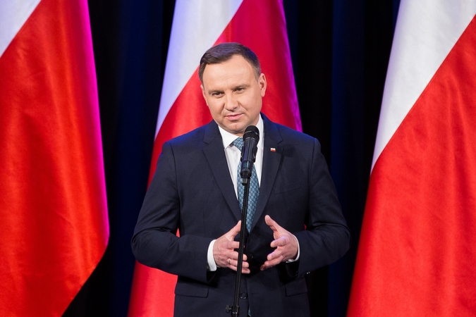 Lenkija pripažino, kad prezidentą apgavo E. Macronu apsimetęs rusas