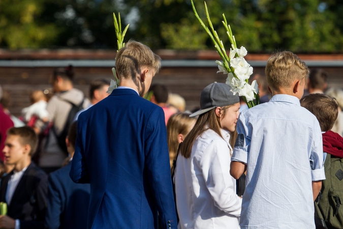 Tuštėja suolai: moksleivių ir studentų per metus sumažėjo 8,3 tūkst.