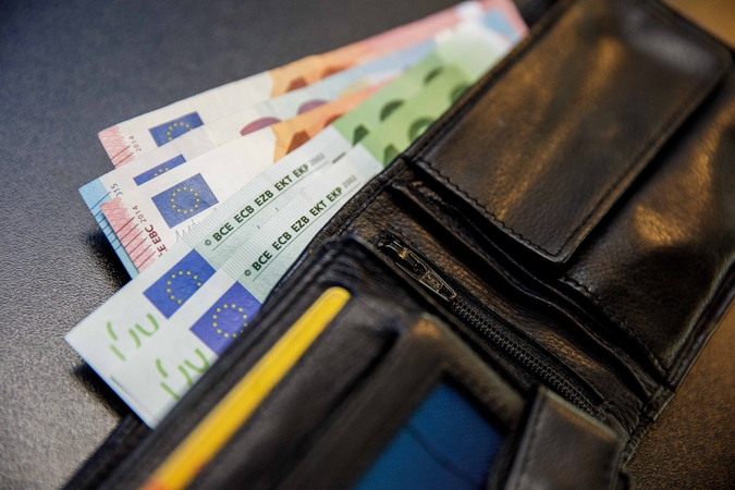 Policija aiškinasi neįprasto apiplėšimo aplinkybes: atėmė rūkalus ir pinigus