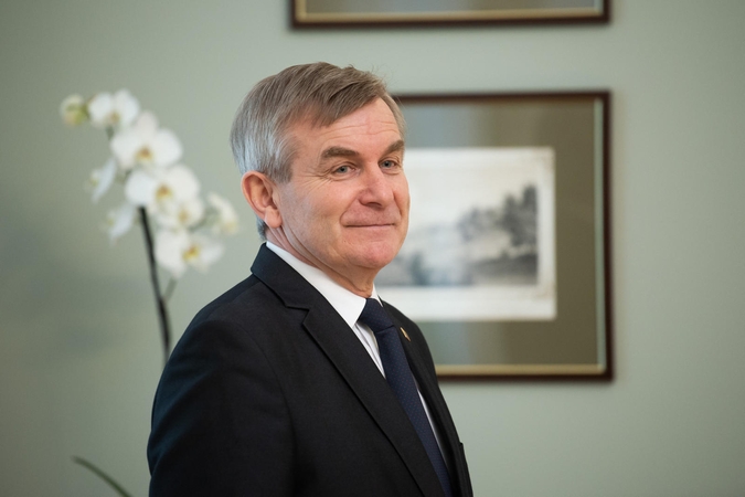 Apklausa: gyventojai nori, kad V. Pranckietis liktų poste
