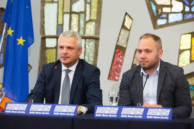 Dėl kontaktų su V. Fiodorovu izoliuotis nurodyta dviem Seimo nariams