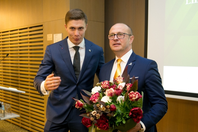 Politologai: didelės dalies merų perrinkimas pirmame ture rodo politinę stagnaciją