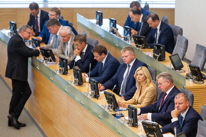 Opozicija surinko parašus: kreipsis į KT dėl Vyriausybės atnaujinimo