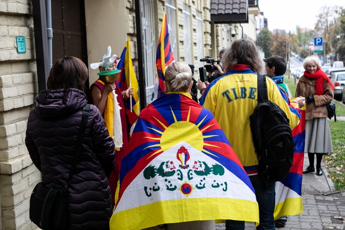 Pikete prie Kinijos ambasados – raginimai atkreipti dėmesį į Tibetą, Honkongą
