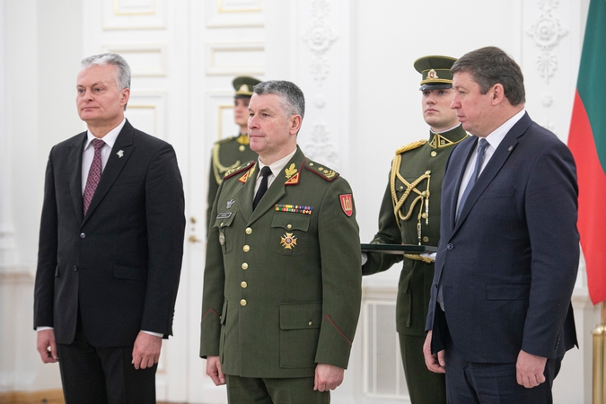 NATO atnaujinus gynybos planą, prezidentas susitinka kariuomenės vadu