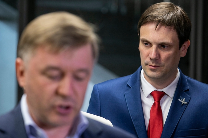 R. Karbauskis sveikina sprendimą dėl partnerystės, bet nepatiko T. Tomilino elgesys