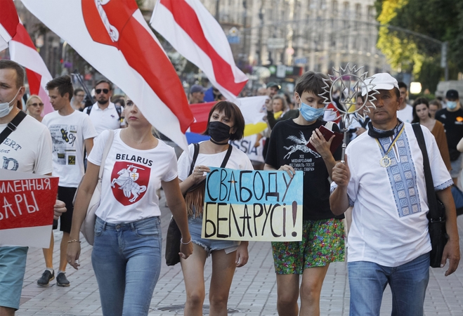 Kels sankcijų Baltarusijai klausimą: ragina Lietuvos lyderius vykti į Minską
