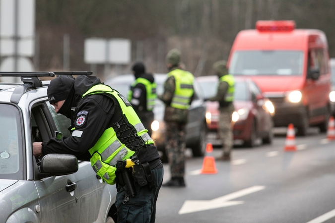 Grąžinami judėjimo ribojimai: policija įvardijo išimtis, kada keliauti galima