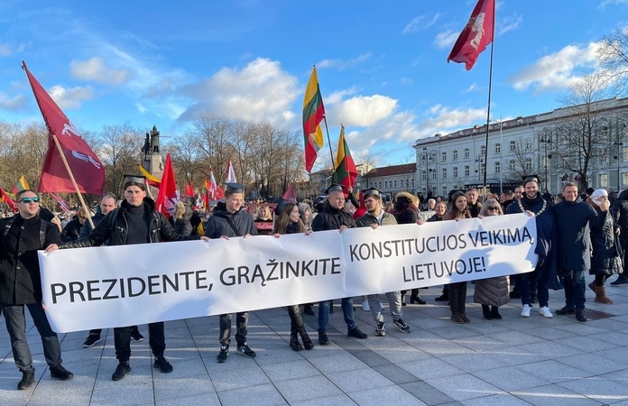 Savaitgalį per tūkstantį žmonių Vilniuje protestavo prieš skiepus nuo COVID-19