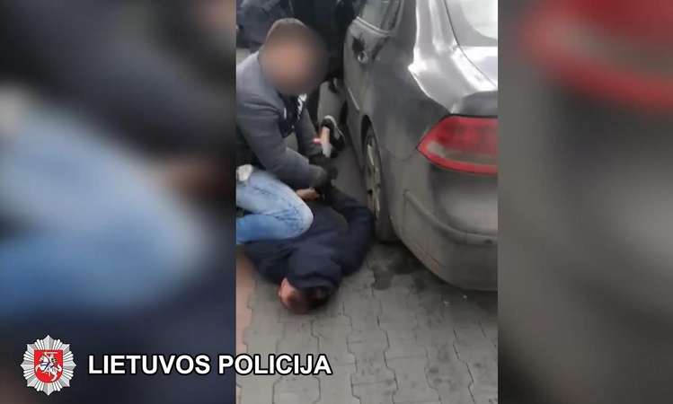 Daugybę kartų teisti vyrai Elektrėnuose būrė narkotikų mafiją (sulaikymo operacija)