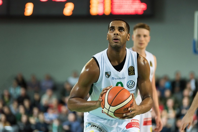 „Žalgiris“ atlaikė uteniškių tritaškių serijas