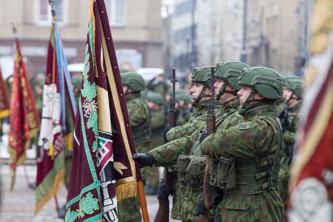 Kariai savanoriai galės tapti savivaldybių tarybų nariais