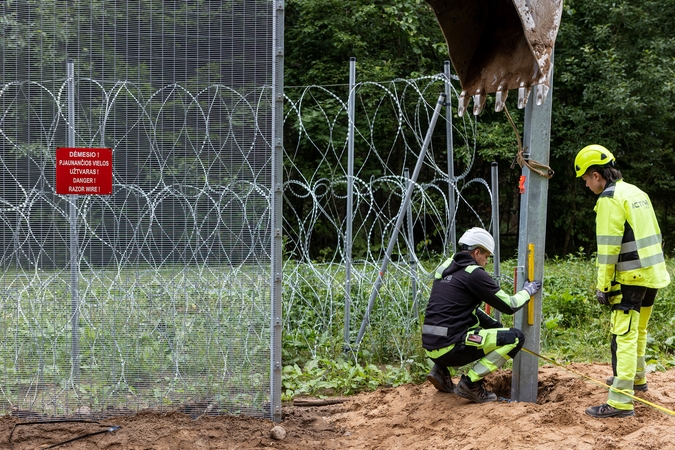 „Epso-G“: liko keli kilometrai barjero Baltarusijos pasienyje, jie – sudėtingame ruože