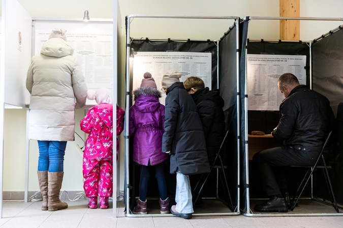 VRK skelbia, kiek mandatų užsitikrino partijos ir komitetai