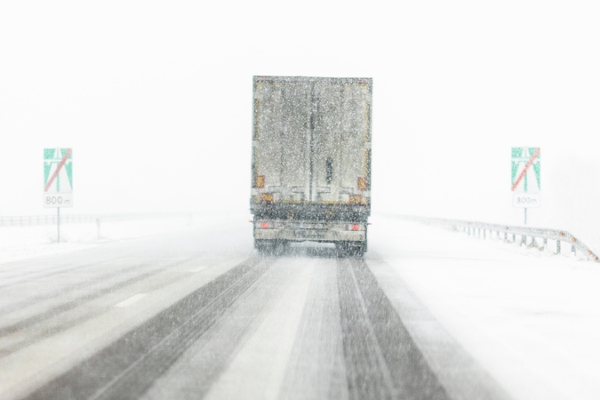 Kelininkai įspėja: naktį eismo sąlygas sunkins snygis ir plikledis