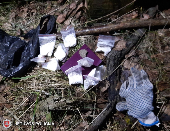 Romės skubėjo atsikratyti narkotikų, bet nespėjo
