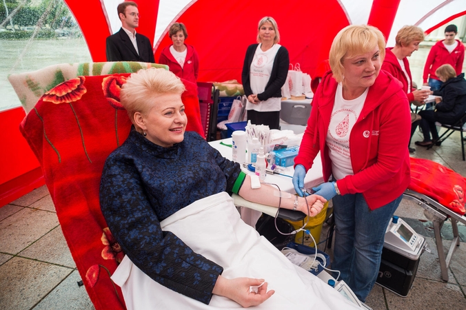 Prezidentė dovanojo kraujo, ragina krauju dalintis ir kitus