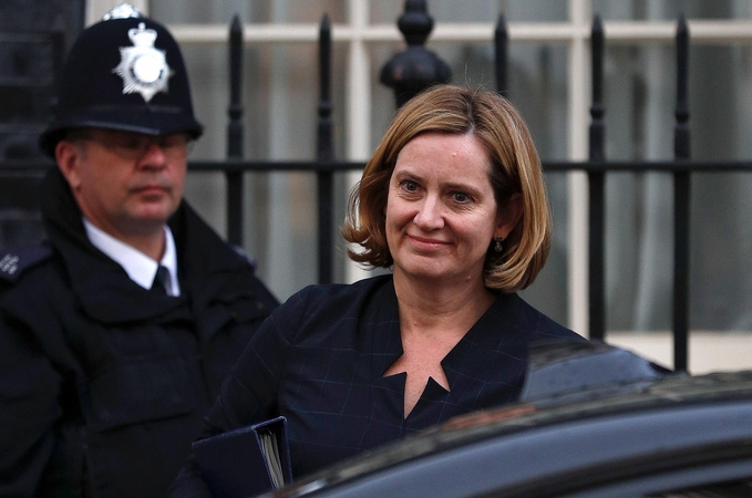 Britų vidaus reikalų sekretorė atsistatydino kilus skandalui dėl imigrantų 
