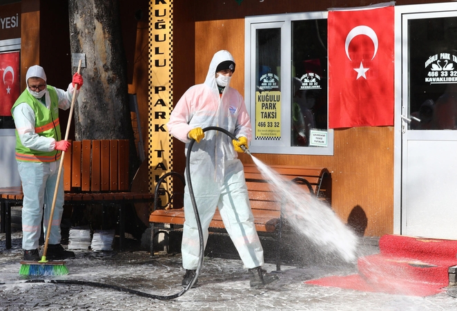Turkija patvirtino pirmą mirtį nuo koronaviruso
