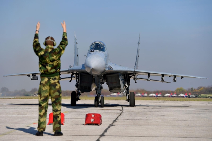NATO orlaiviai palydėjo Rusijos transporto orlaivį ir du naikintuvus