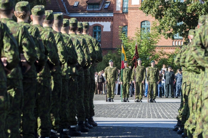 Tarnybą baigia dar 600 šauktinių karių