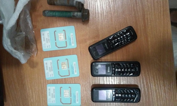 Siuntinuke į kalėjimą – mobilieji telefonai