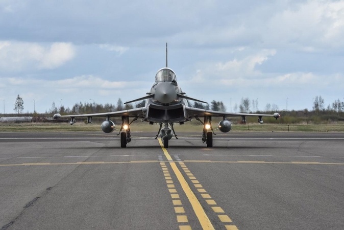 NATO naikintuvai dukart lydėjo rusų karo orlaivius