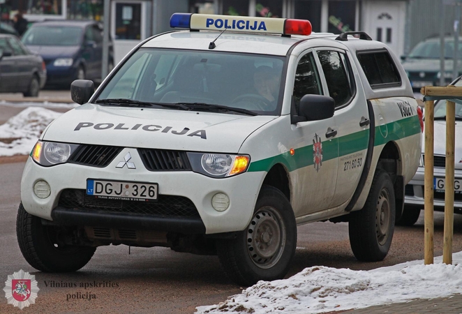 Policijos patruliai Vilniaus rajone gelbėjo dūstančią mažametę mergaitę