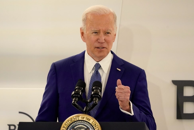 J. Bidenas įspėja: Rusija svarsto Ukrainoje panaudoti cheminį ginklą