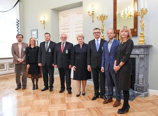 Prezidentė su komisijos nariais aptarė, kaip stiprinti teisėjų atranką