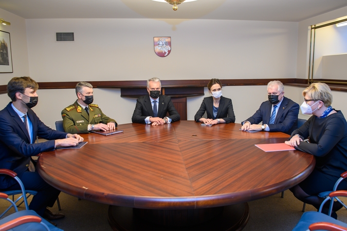 Valstybės gynimo taryba sutarė dėl kriterijų kreiptis į NATO dėl migrantų krizės