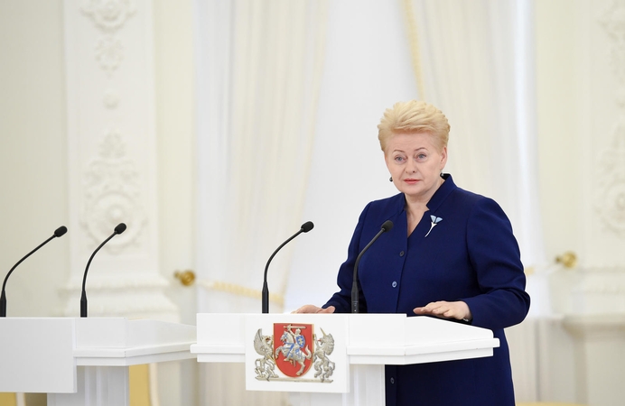Atskleidė, kodėl keitėsi prezidentės požiūris į Trišalės tarybos svarbą