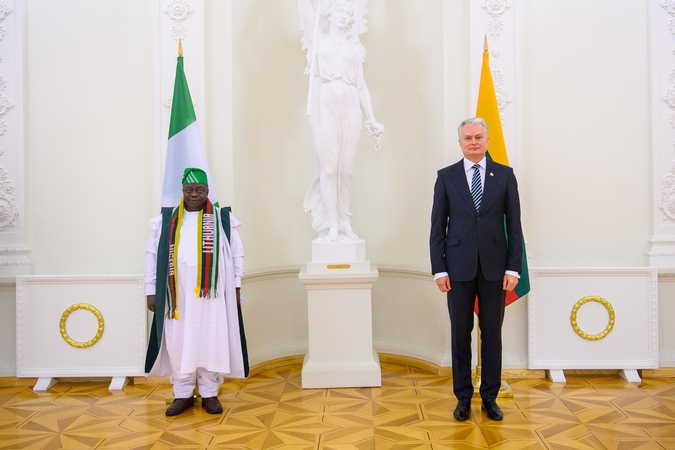 G. Nausėda priėmė Kosovo ir Nigerijos ambasadorių skiriamuosius raštus